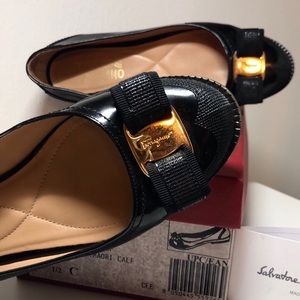 Salvatore Ferragamo • black • size 7.5  •••Flats